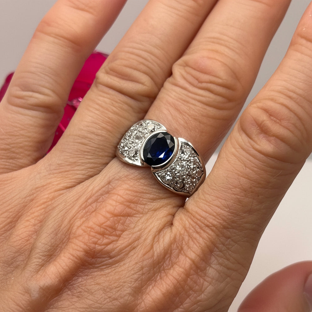 Bague en Or Blanc avec Saphir et Diamants 18k
