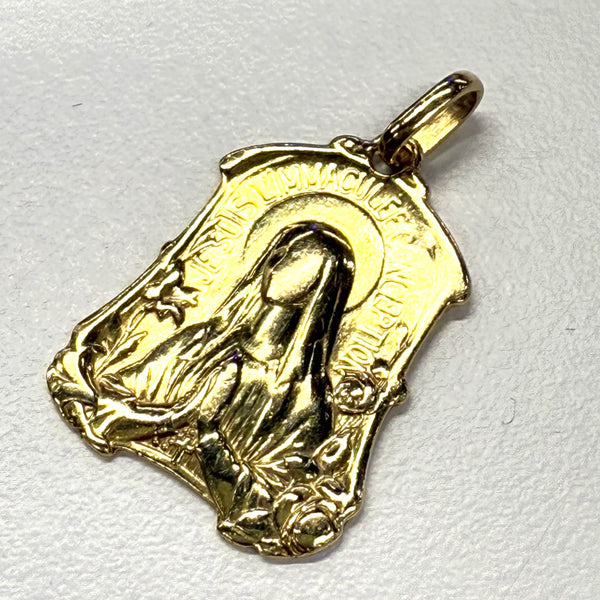 Pendentif signe vierge en or jaune