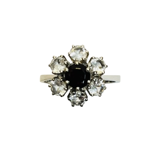 Bague fleur sertie d’un grenat et d’oxydes