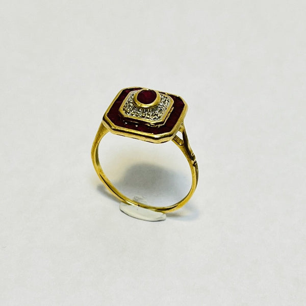 Bague or avec rubis et diamants