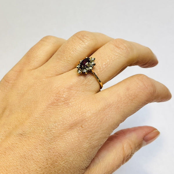 Bague marquise or avec rubis et diamants