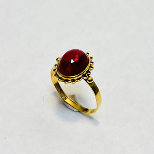 Bague or avec rubis cabochon