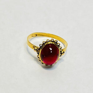 Bague or avec rubis cabochon