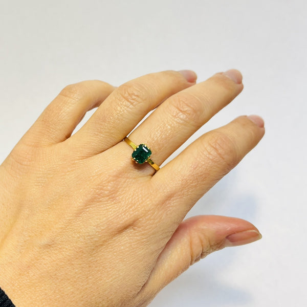 Bague or avec émeraude