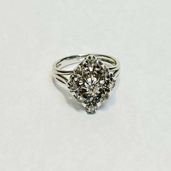 Bague marquise avec diamants