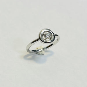 Bague or avec diamant solitaire