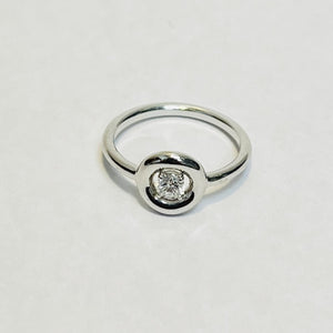 Bague or avec diamant solitaire
