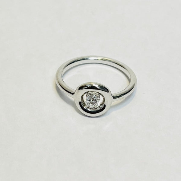 Bague or avec diamant solitaire