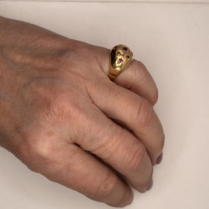 Bague or avec rubis roses