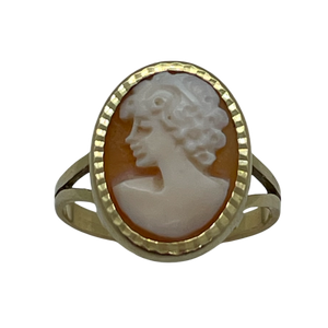 Bague or avec camée