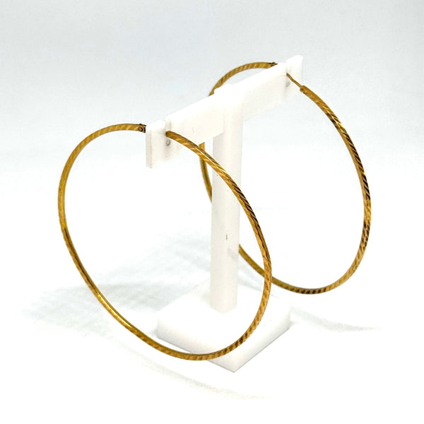 Joli bijou artisanal en or jaune - Boucles demi-créoles