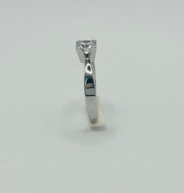 Solitaire en Or Blanc 18K et Pierre Scintillante