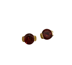 Boucle d'oreilles clou en or jaune 18 carats avec grenat