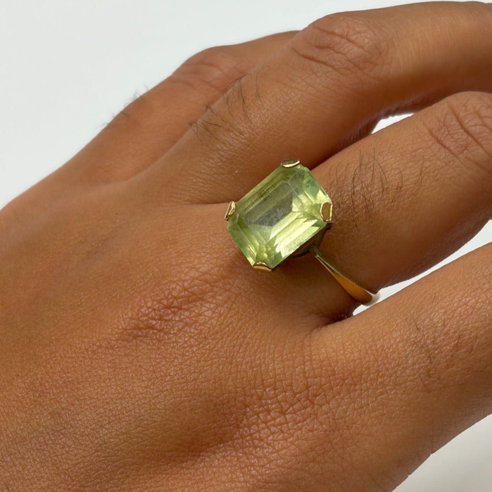 Bague empierrée en Or Jaune