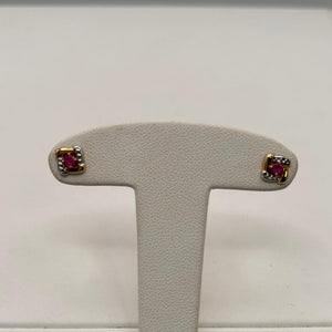 Boucles d'oreilles en or jaune 18K avec rubis