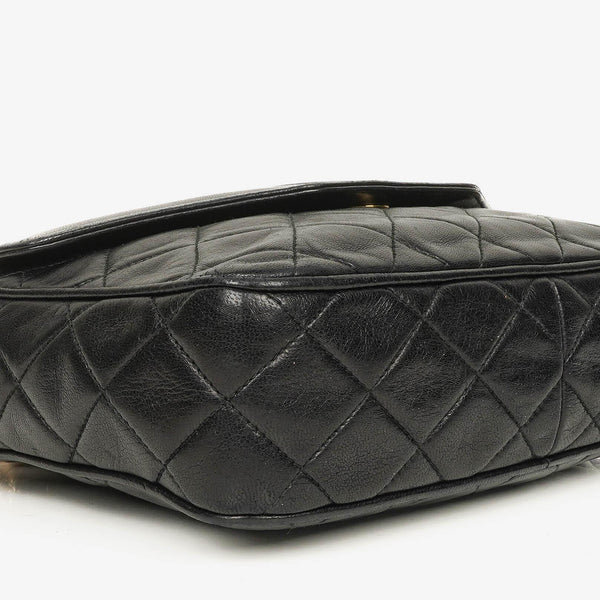 Sac à bandoulière Camera Chanel en cuir lisse noir