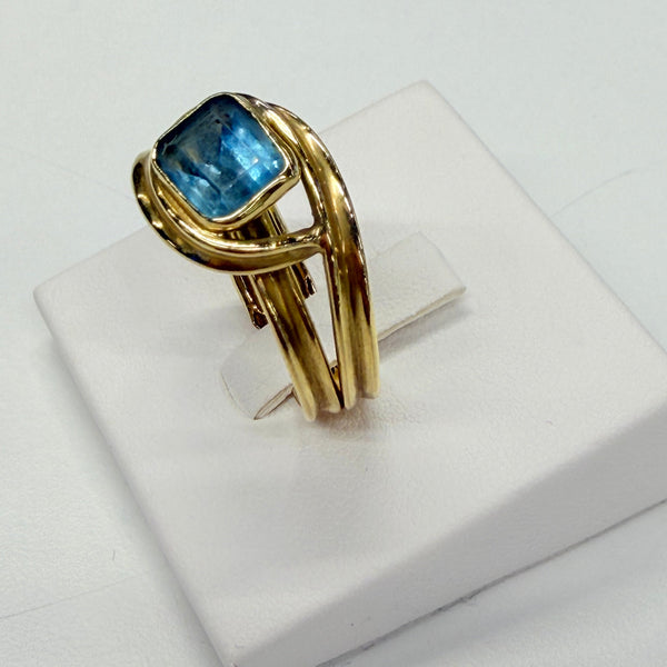 Bagues en or jaune 18 K avec topaze