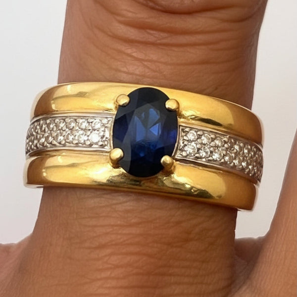 Jolie bague en or blanc avec saphir et diamants