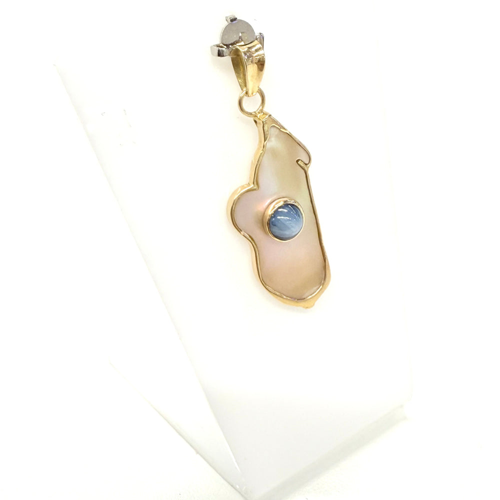 Pendentif en Or Jaune 18k, Madagascar, Saphir Étoilé et Nacre - 3.24 Grs