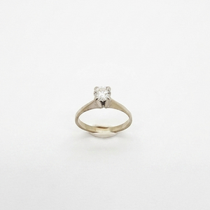 Bague solitaire en or blanc 18K - 2.75 G