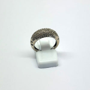 Bague empierrée en or gris 18K