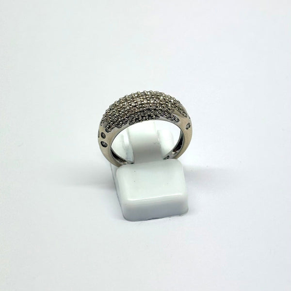 Bague empierrée en or gris 18K