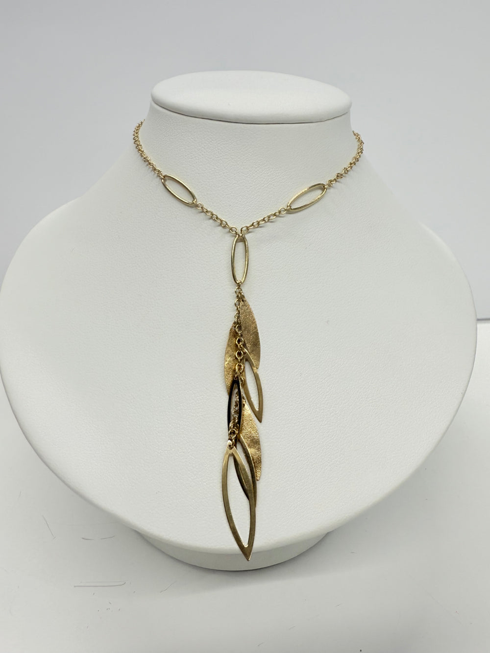 Collier feuille en Or jaune 18k maille forçat