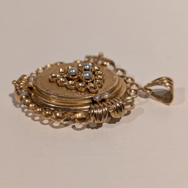 Pendentif boite en or jaune avec perles naturelles