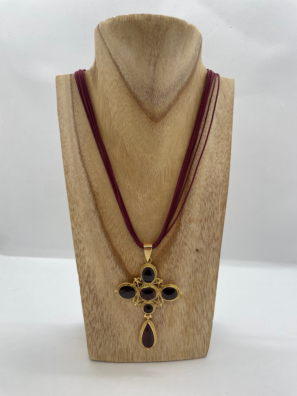 Collier Croix en Or 18 K avec Grenats - 10.52 Grs