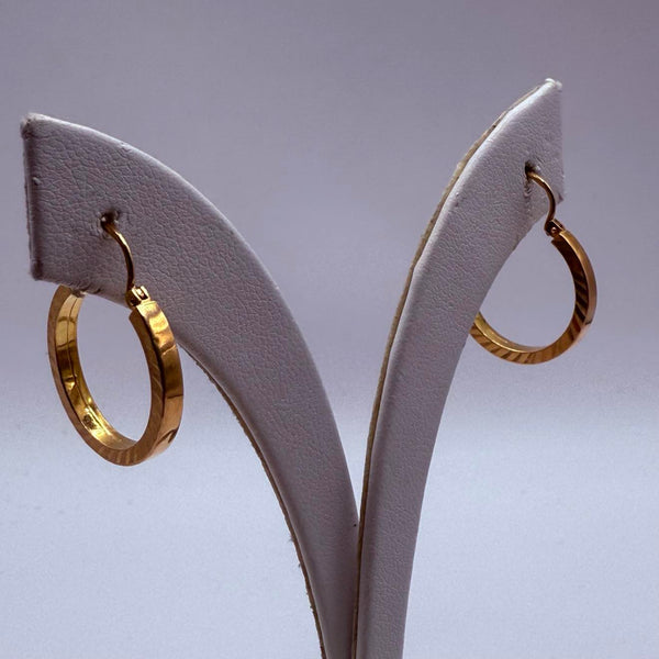 Boucles d'oreilles créoles en or jaune 18K - 1.84 Grs