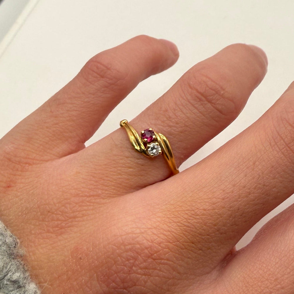 Bague en Or Jaune 18 Carats avec diamant et rubis 1.12 Grs Taille 53