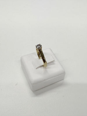 Solitaire en Or jaune 18k avec diamant de 0.44 carats