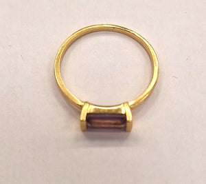Bague en or jaune 18k avec améthyste naturelle