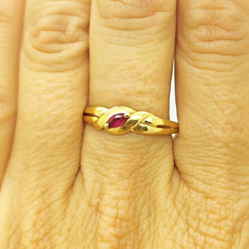 Bague Or Jaune 18K avec Rubis - T 59 - 1.46gr