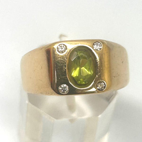 Chevalière en or jaune 18 carats avec péridot