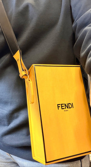 Pochette Fendi jaune en cuir de veau
