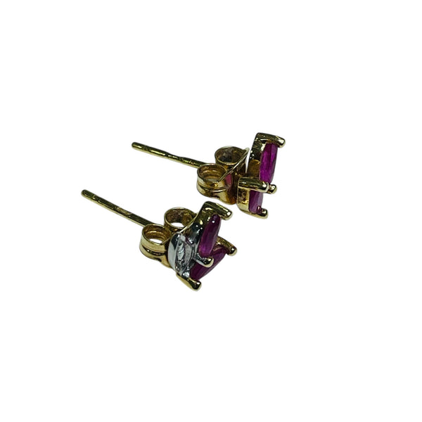 Boucles d'oreilles en or jaune avec pierre grenat