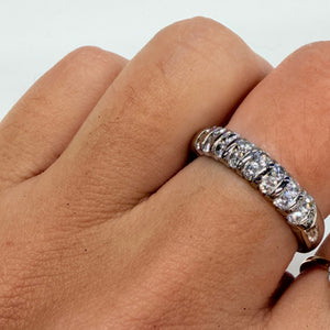 Exquise bague en Or Gris avec diamants