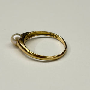 Solitaire en or jaune 18k avec perle naturelle