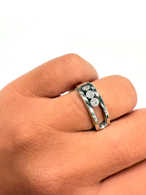 Bague Signée Or Blanc 18K avec Diamants MESSIKA 4.04 Grs - Taille 52