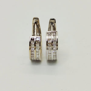 Boucles d'oreilles  en or blanc 18 carats Poids-5.66 Grs