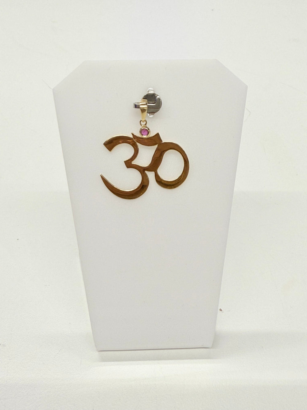 Joli Pendentif OM en Or Jaune 18k avec Rubis