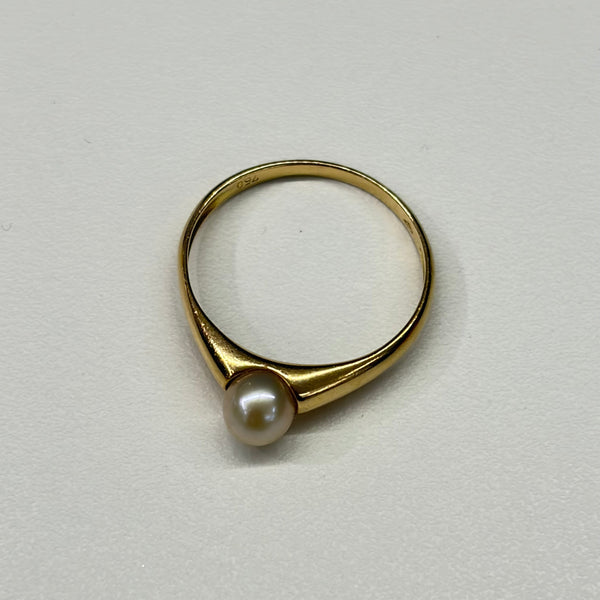 Solitaire en or jaune 18k avec perle naturelle