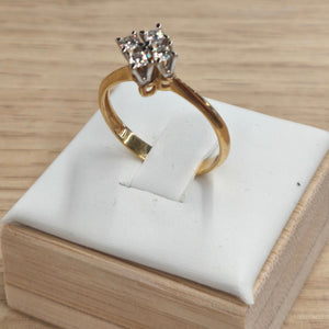Bague Solitaire en Or Jaune 18 Carats Moissanites Carré