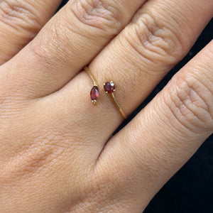Bague Or Jaune Empierrée avec 2 Grenats
