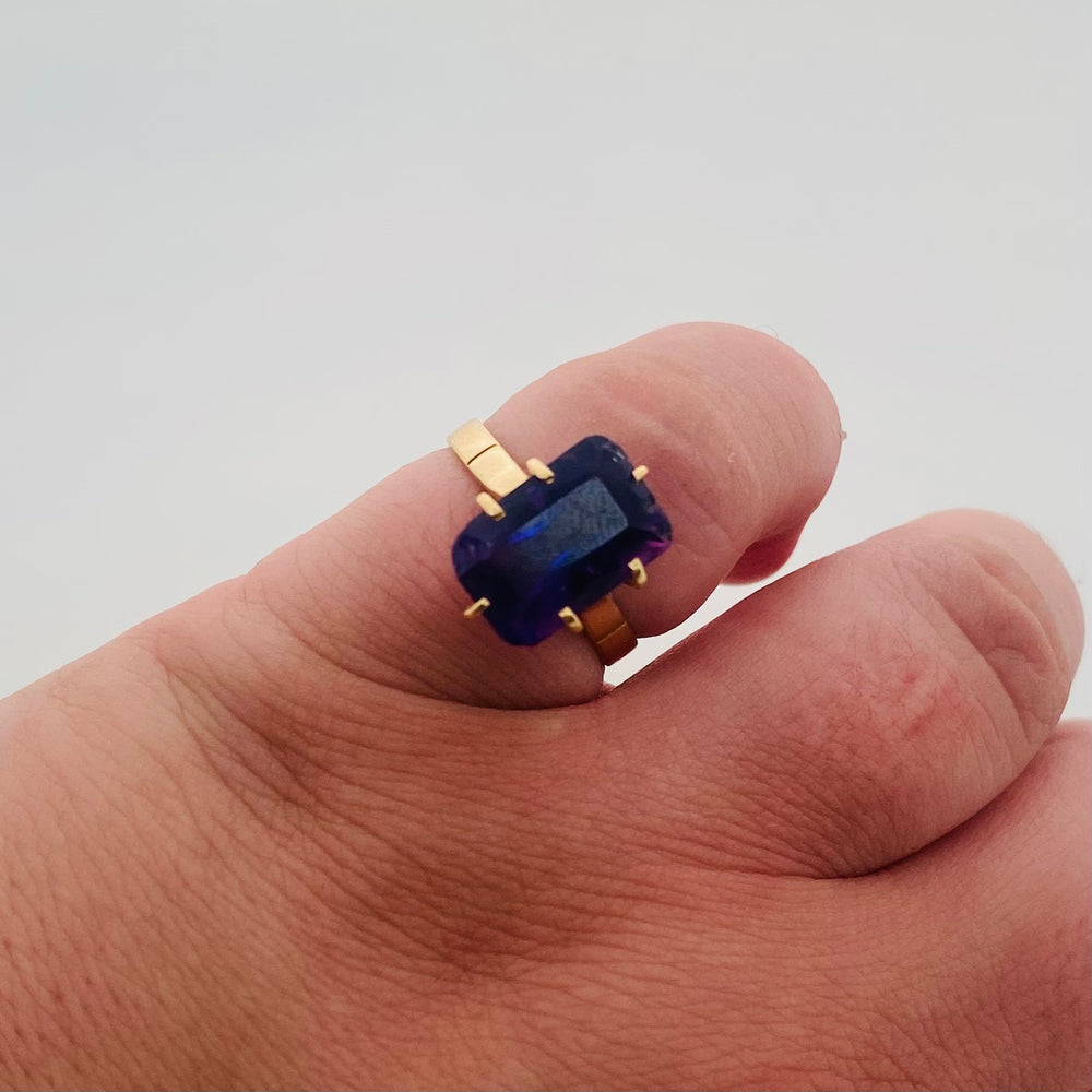 Bague solitaire en or jaune 18 K (tête d’aigle) avec améthyste – Taille 52