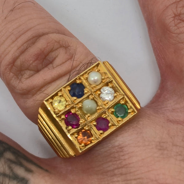 Bague chevalière en or jaune 22 carats