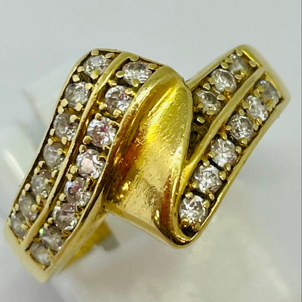 Bague croisée pavée en or jaune 18 carats Poids - 5.47 Grs Taille - 56