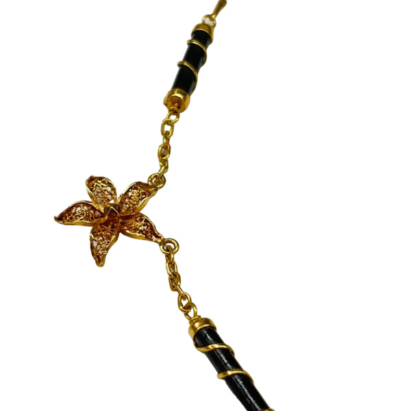Collier Princesse Fleur en Or Jaune 18k avec Corail