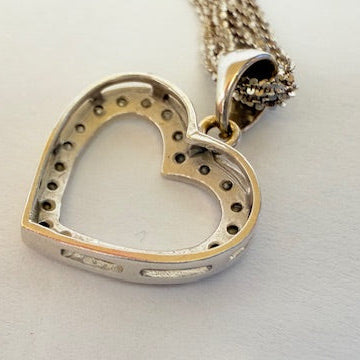 Collier Princesse en Or Blanc 18K avec Cœur en Diamant